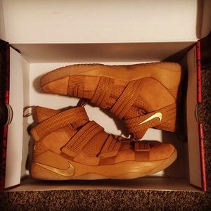Nike Lebron Soldier XI